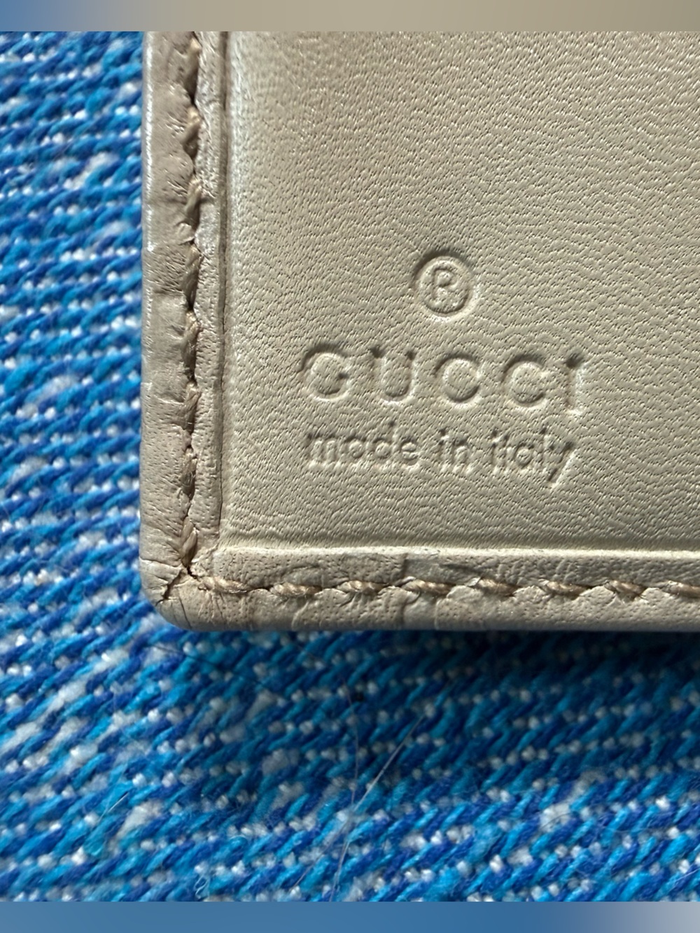 Gucci Cream Embossed GG Leather Wallet with Gold Bar - Picture 4 of 9